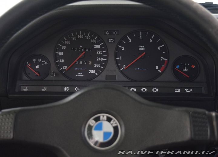 BMW 3 E30 325i 1983