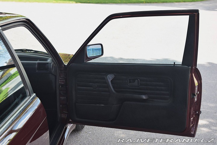 BMW 3 E30 325i 1983