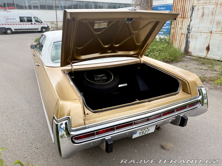 Chrysler New Yorker Brougham 1973