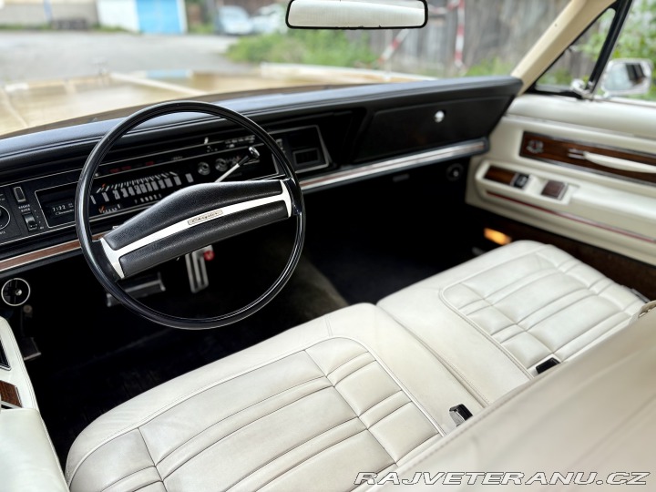 Chrysler New Yorker Brougham 1973