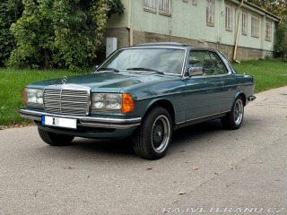 Mercedes-Benz 230 W123 230CE