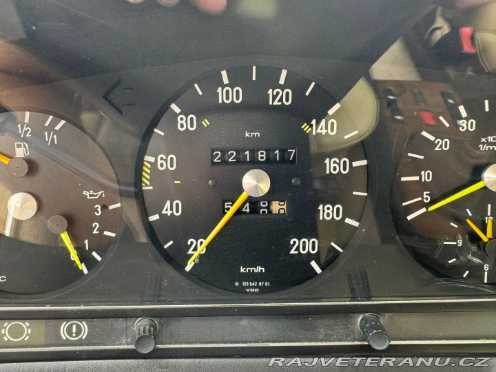 Mercedes-Benz 230 W123 230CE 1982