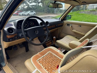 Mercedes-Benz 230 W123 230CE 1982