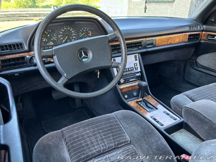 Mercedes-Benz 380 W126 SEC 1982
