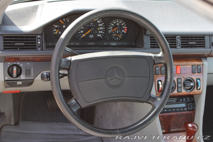 Mercedes-Benz 300 W124 300CE 24V 162kw 1990