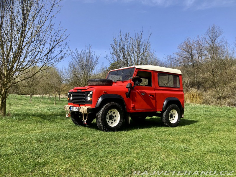 Land Rover Defender 