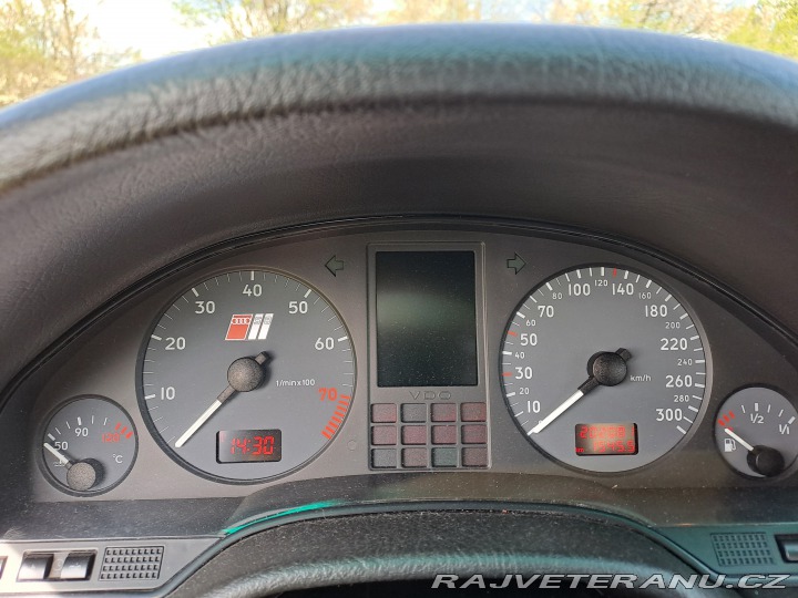 Audi S8 D2 1998