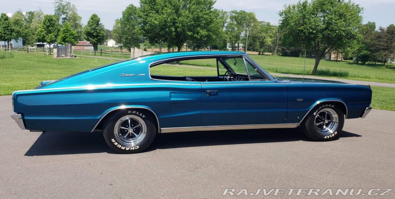 Dodge Charger 6.2 V8 383 cui 330 koní