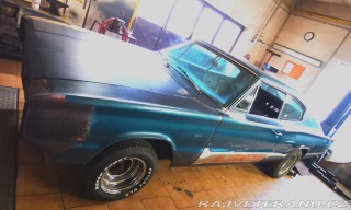 Dodge Charger 6.2 V8 383 cui 330 koní