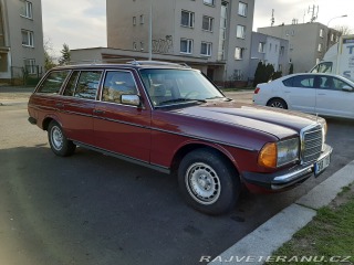 Mercedes-Benz 240 W123