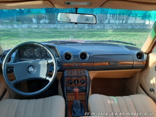 Mercedes-Benz 240 W123 1985