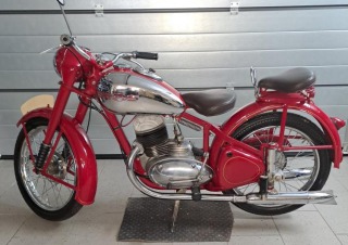 Jawa  250 Pérák
