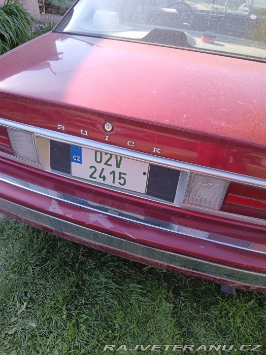 Buick Park Avenue Sedan 1990