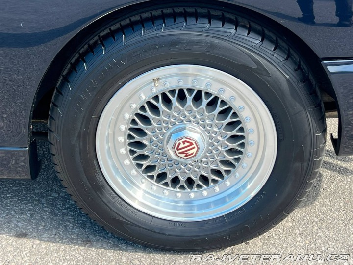 MG RV8 1993