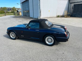 MG RV8  1993