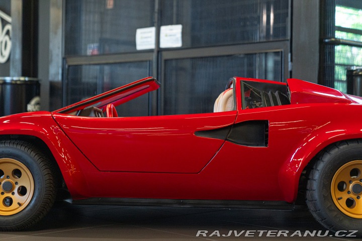 Ostatní značky Ostatní modely Agostini Auto COUNTACH Childrencar 1:1,5 1985