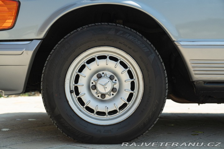 Mercedes-Benz 380 SEC 1982