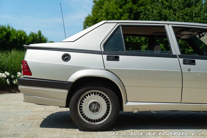 Alfa Romeo 75 2.0 1989