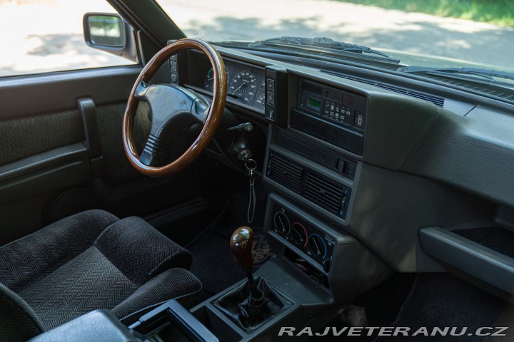 Alfa Romeo 75 2.0 1989