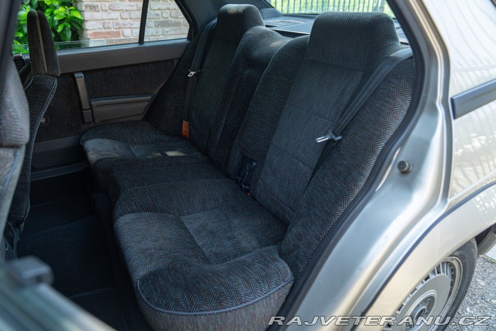 Alfa Romeo 75 2.0 1989