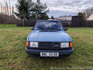 Škoda 120 sedan 1988