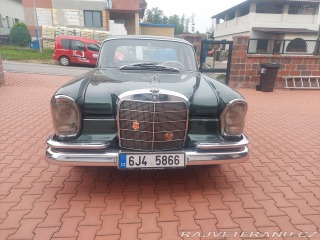 Mercedes-Benz 220 