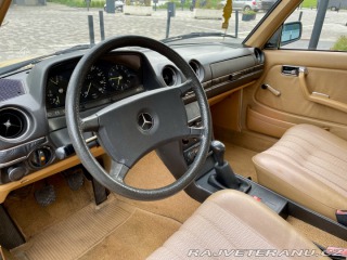 Mercedes-Benz 200 1982
