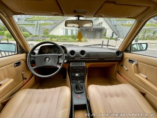 Mercedes-Benz 200 1982