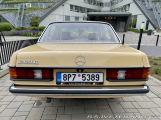 Mercedes-Benz 200 1982