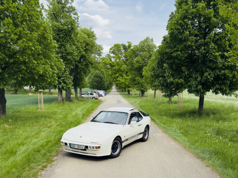 Porsche 944 
