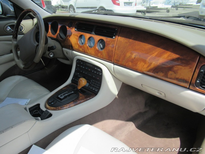 Jaguar XK8 Servisní knížka 1998
