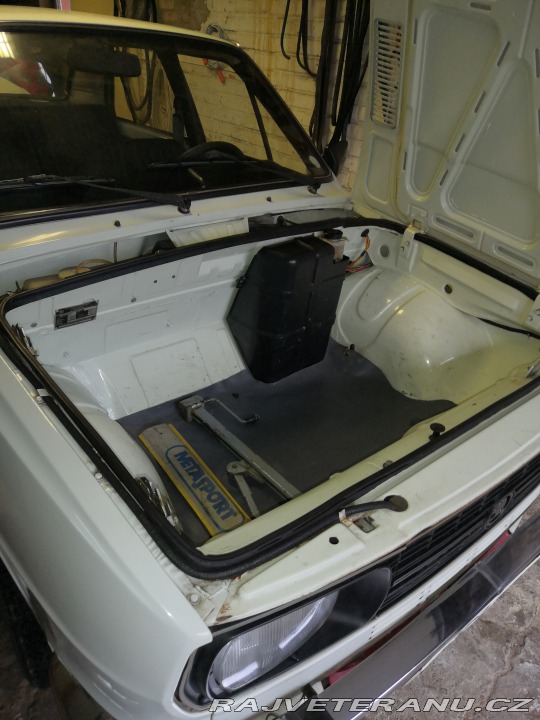 Škoda 105 4 1983
