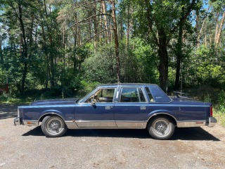 Lincoln Town Car 