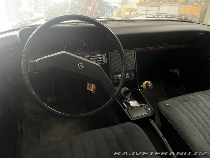 Opel Rekord 1975