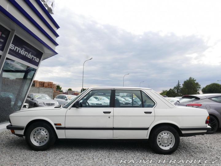 BMW 5 518 E28 5-Rychlostní 122 1981