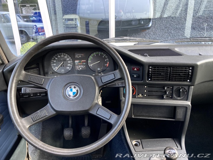 BMW 5 518 E28 5-Rychlostní 122 1981