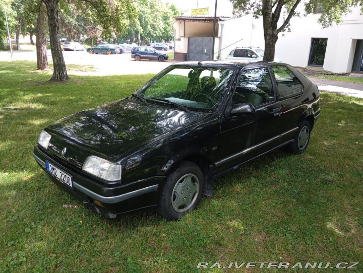 Renault 19 3 dvéř. 1993