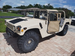   Hummer H1 humvee