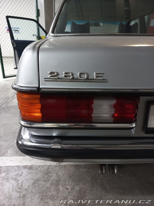 Mercedes-Benz 280 W123 1977
