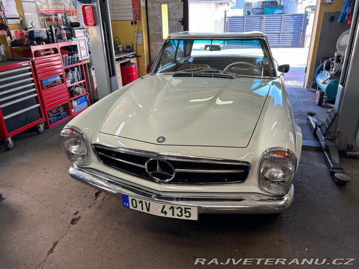 Mercedes-Benz 230 Pagoda 1964