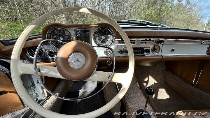 Mercedes-Benz 230 Pagoda 1964