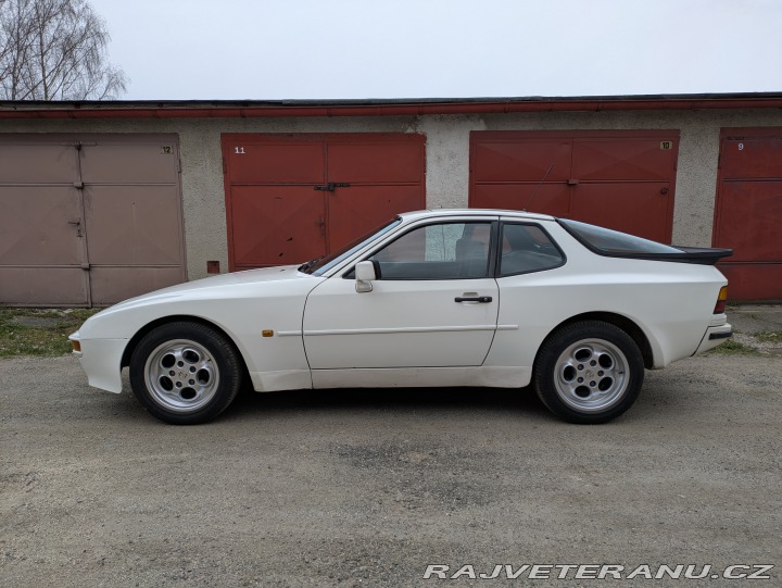 Porsche 944  1982