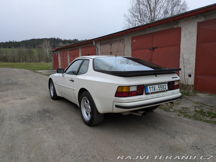 Porsche 944  1982