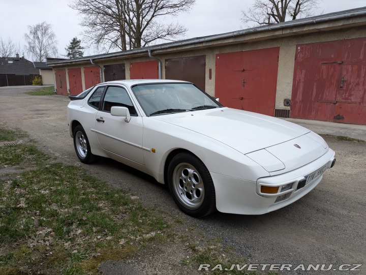Porsche 944 1982