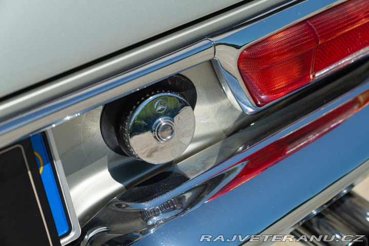 Mercedes-Benz 230 SL 1965