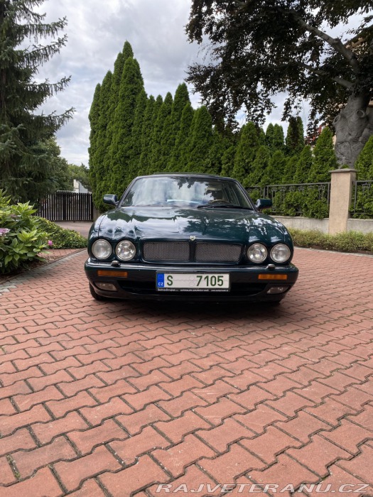 Jaguar XJR x300