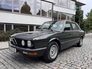 BMW 5 E28 525e manuál