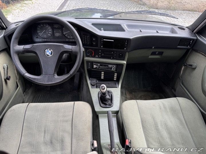 BMW 5 E28 525e manuál 1984