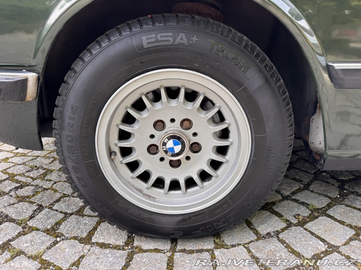 BMW 5 E28 525e manuál 1984
