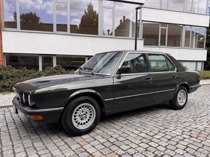 BMW 5 E28 525e manuál 1984